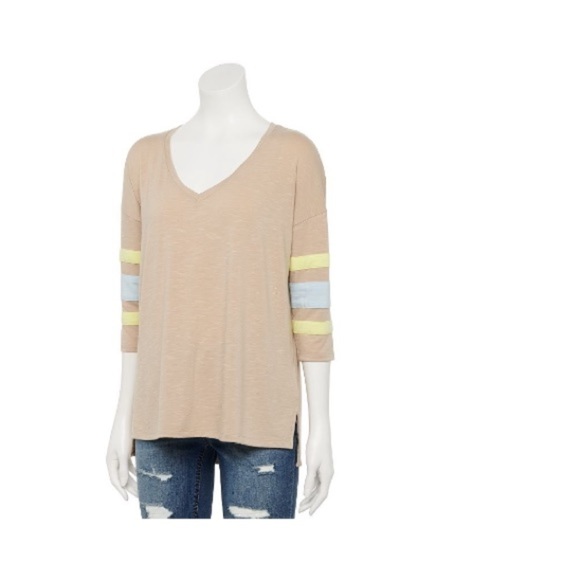 Juniors' SO® 3/4-Sleeve Varsity Tee
by SO size Xs MOCHA FROTH - Picture 3 of 12